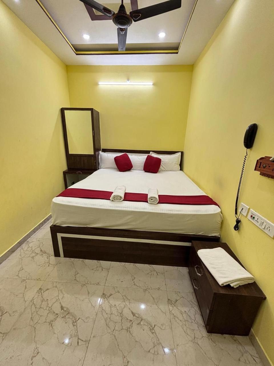 Hotel O Marquis Guest House Kolkata Bagian luar foto